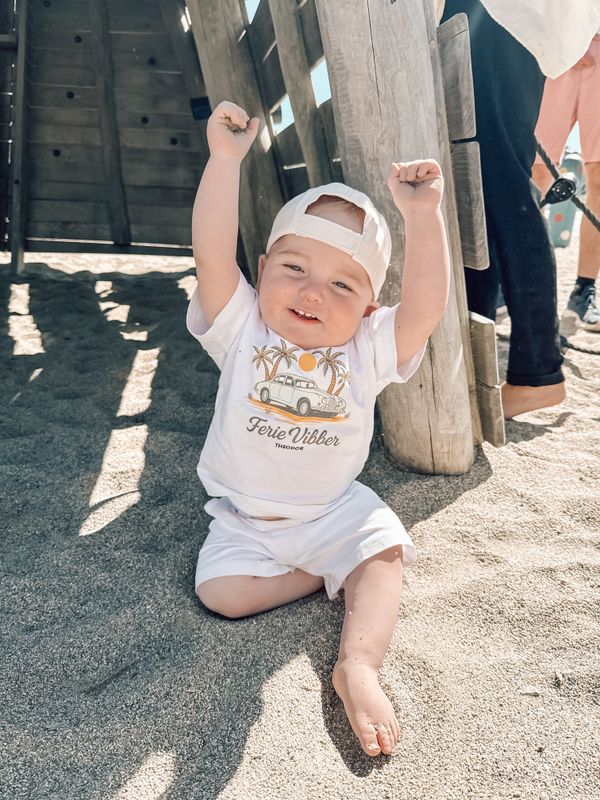 Ferievibber hvit t-skjorte 