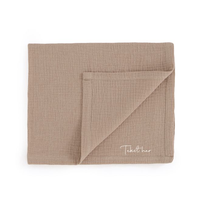 Hovedbilde Koseklut/gulpeklut med navn i hasselnøtt muslin - ...