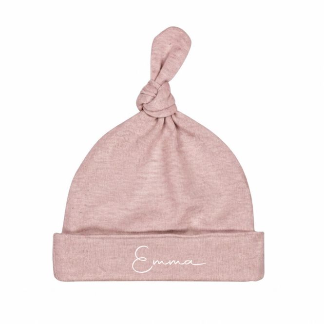 Hovedbilde Nyfødtlue med navn i merinoull med bambus dusrosa