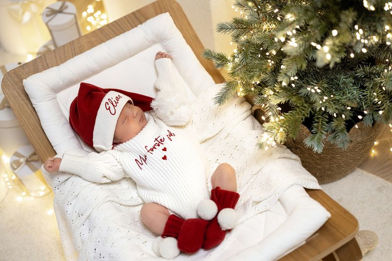 Julebooties med hvite pompom dusker